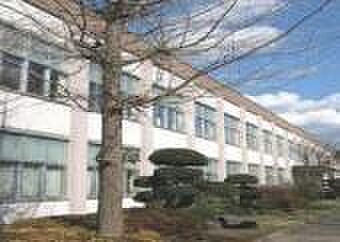 綾瀬市立綾北中学校まで1305m