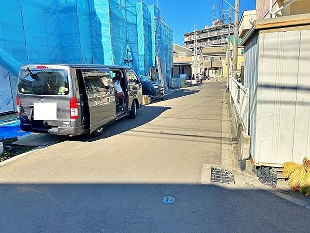 交通量が少なめな前面道路で安心です