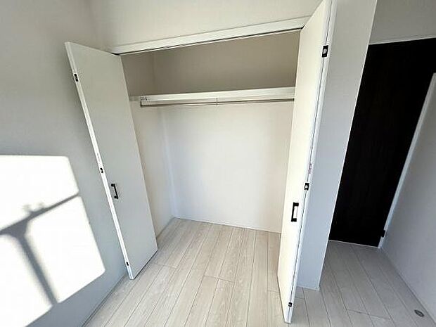 全ての部屋にクローゼットがあります