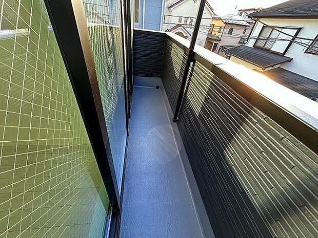 日当たりのよいバルコニー