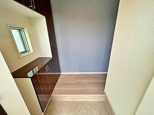 収納豊富な玄関です