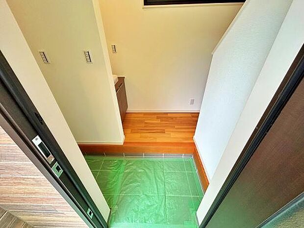 シューズクロークのある玄関