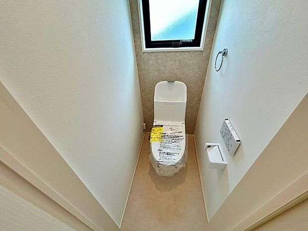 窓がある明るいトイレ