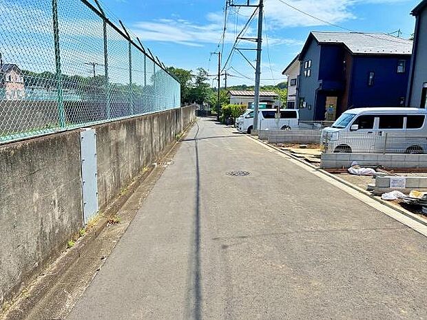 見通しが良好で駐車も安心です