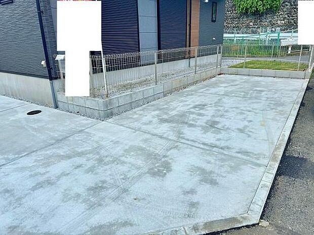 車は2台を駐車できます