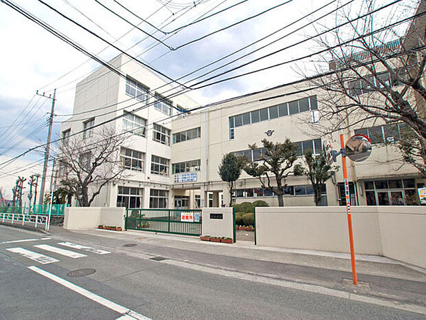 座間市立西中学校まで447m