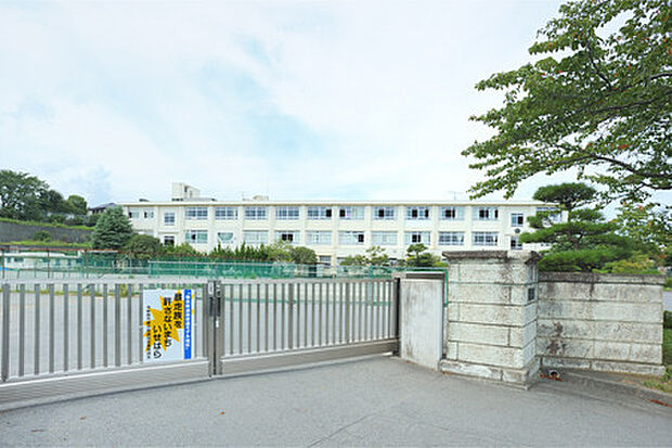 厚木市立東名中学校まで1057m