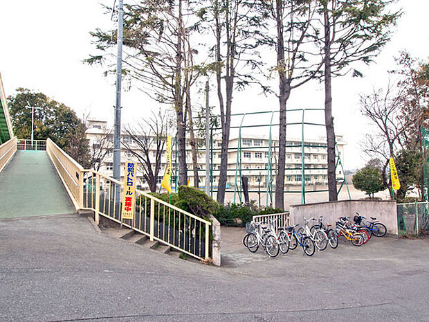 座間市立立野台小学校まで376m