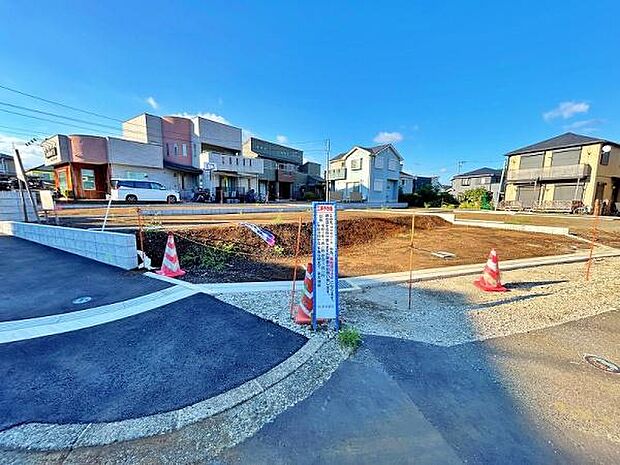 角地で開放感があります