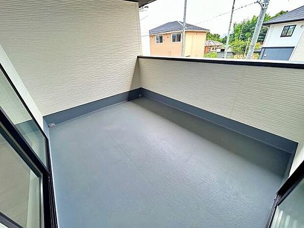 南向きの明るいバルコニー