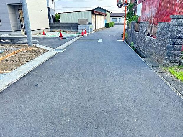 角地で開放感があります