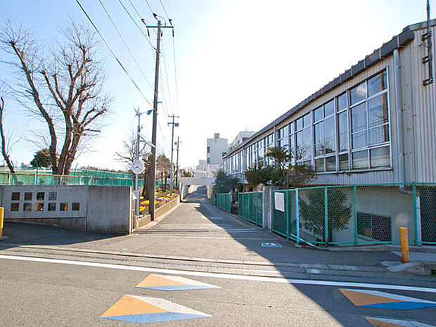 綾瀬市立北の台小学校まで539m