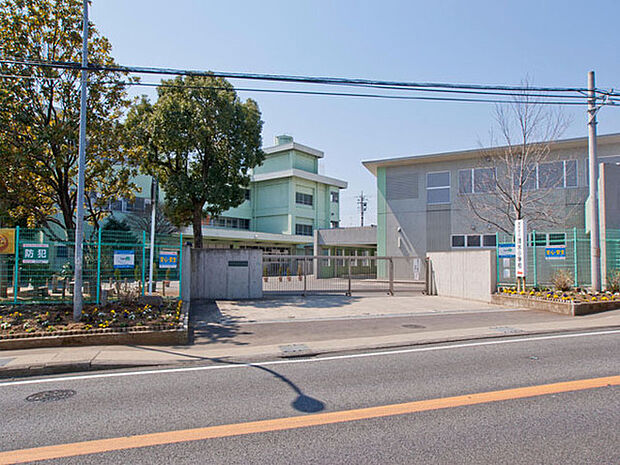 厚木市立清水小学校まで639m