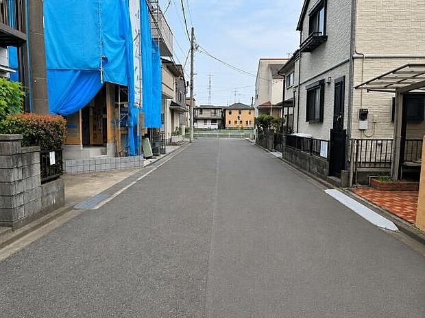 前面道路は広々6.2m