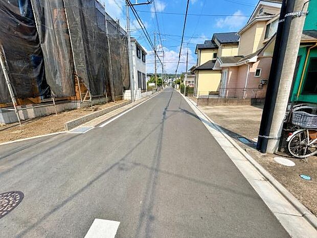 角地で開放感があります
