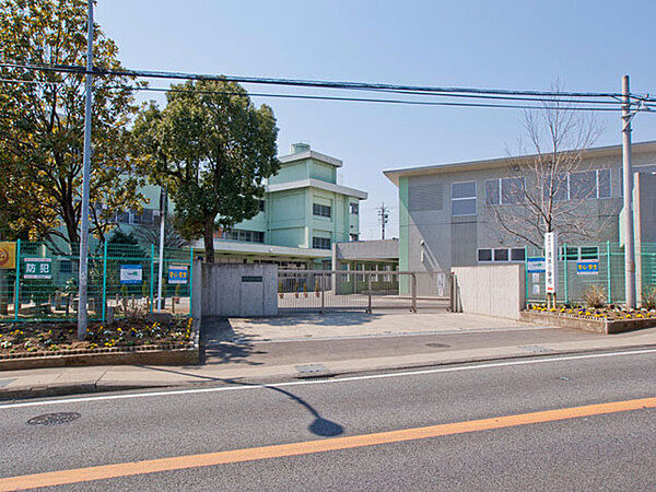厚木市立清水小学校まで757m