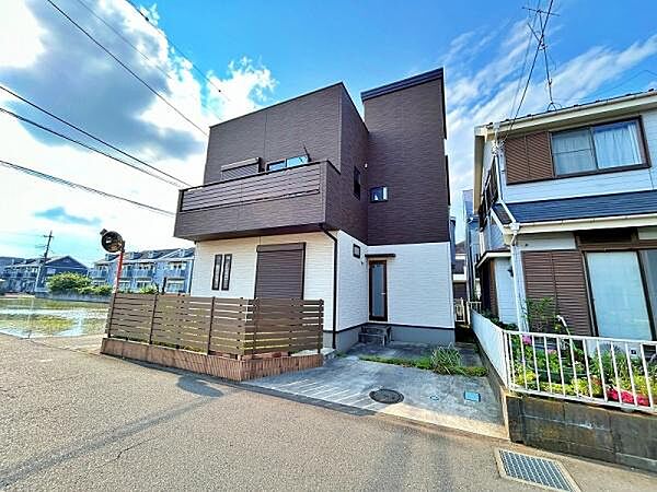 角地で開放的な立地です