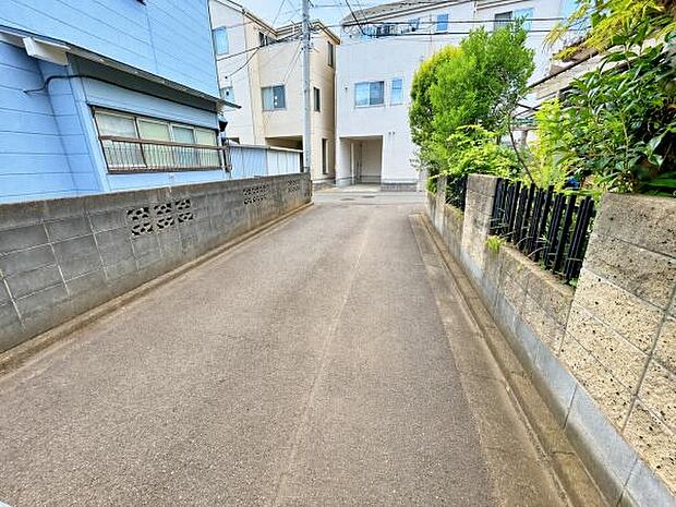 広く見通しの良い前面道路