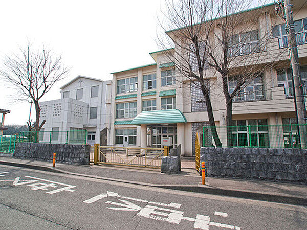綾瀬市立綾瀬中学校まで1174m