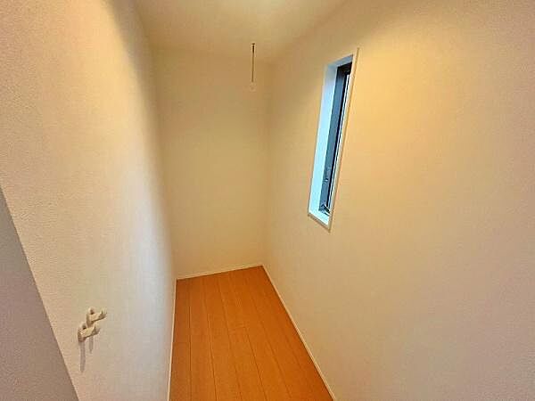 1.8帖の広々ウォークインクローゼット付