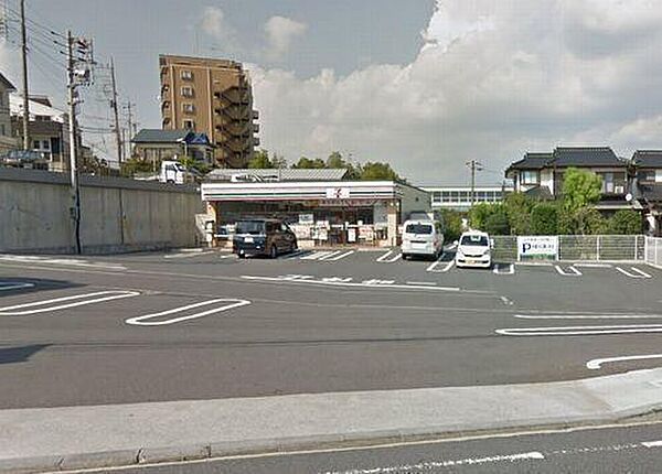 セブンイレブン綾瀬小園店まで511m