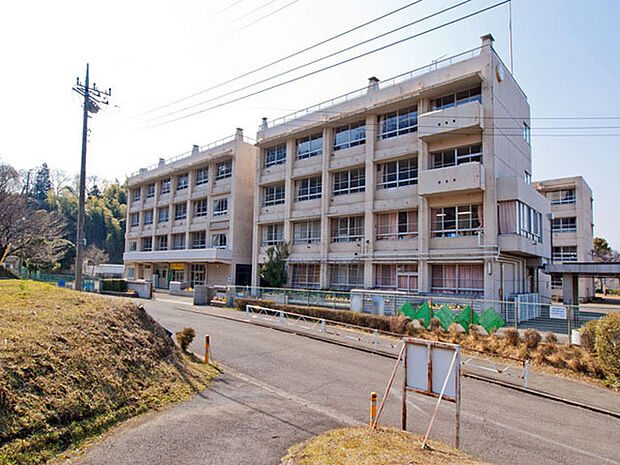 厚木市立玉川中学校まで1675m