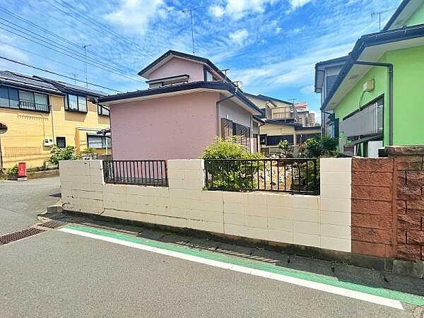 周辺は買い物施設が充実したエリア！