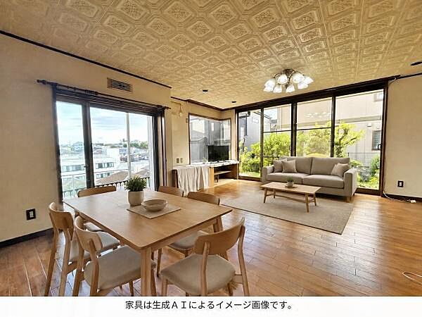 22帖の広々としたリビングで眺望良好。