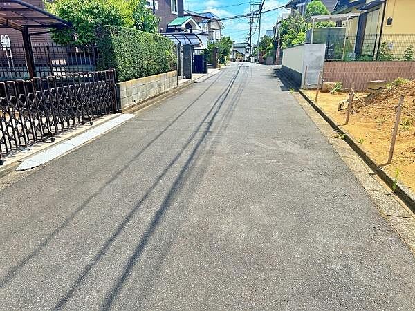 閑静な住宅地で交通量少なめです