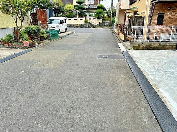 広く見通しの良い前面道路【6ｍ】