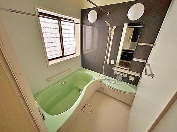 窓付き物干し付きで洗濯物が干せます