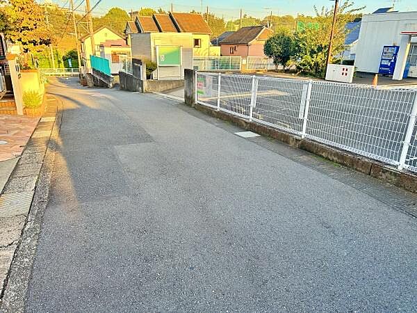 南側道路で陽当たり良好