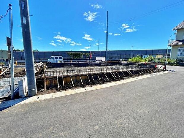 南側に歩道と公道があり陽当たり良好！