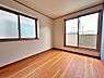 洋室：バルコニーに面した6帖の洋室