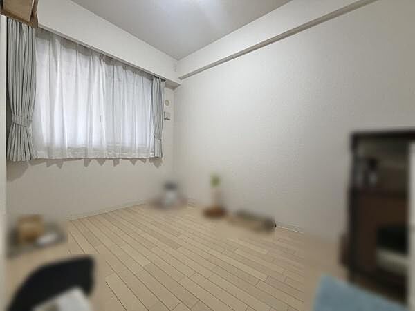 洋室約4.5帖のお部屋になります☆