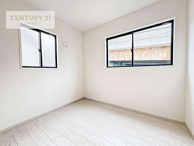 シンプルにデザインされているため、家具を選びません！お気に入りの家具を置いてくつろげる空間を作ることができます。