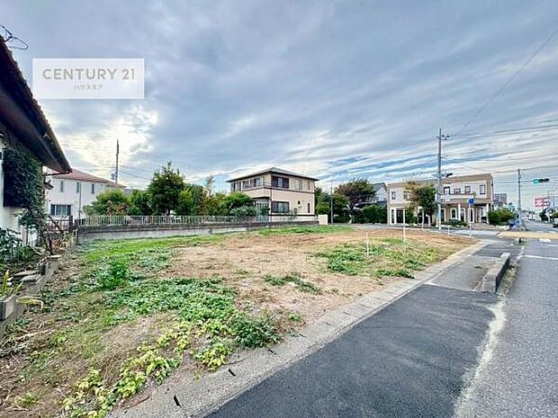 駐車スペースは3台分あります!セカンドカーはもちろん、バイクや自転車なども置き場所に困りません。