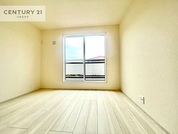 洋室は子供部屋や寝室、色々と用途多彩に利用できますね。収納力もたっぷりなので、広々気持ちよく過ごすことができます。