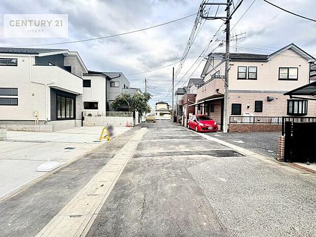 前面道路6.5ｍ！陽当り良好な立地です。車庫入れが苦手な方も安心ですね。