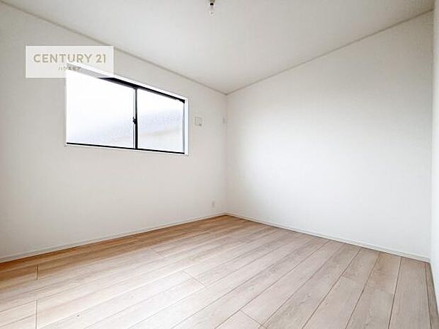 シンプルにデザインされているため、家具を選びません！お気に入りの家具を置いてくつろげる空間を作ることができます。(同仕様)