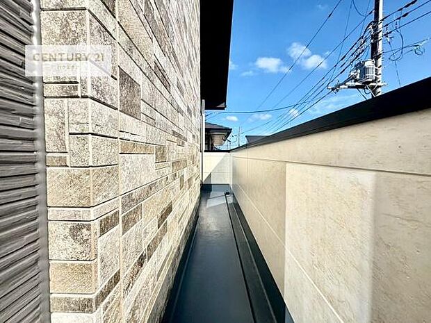 広々としたバルコニーで一日の始まりをスタート!お洗濯ものをたっぷり気持ちよく干せます!