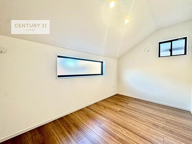 シンプルにデザインされているため、家具を選びません!お気に入りの家具を置いてくつろげる空間を作ることができます。