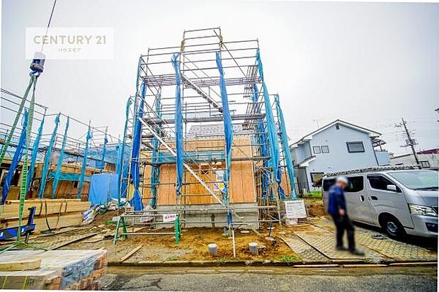 駐車スペースは2台分あります!セカンドカーはもちろん、バイクや自転車なども置き場所に困りません。