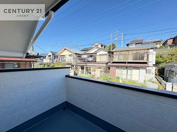 陽当たり良好なバルコニーです！晴れた日には青い空を見渡せる開放的な時間を楽しめます。