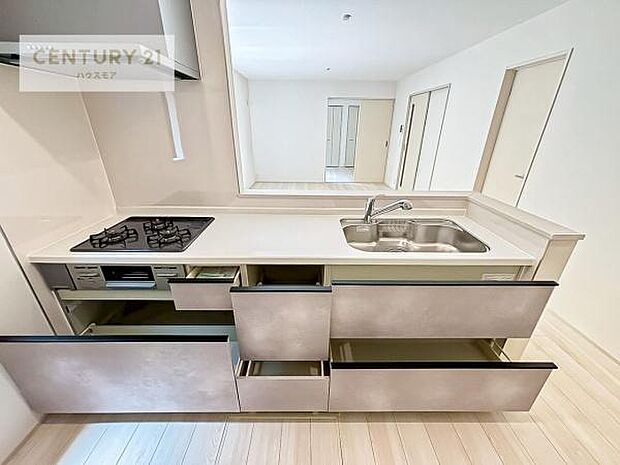 収納スペースが豊富で、調理スペースがスッキリと片付きひろ〜く活用できます!快適に作業ができます!毎日の料理が捗ります!