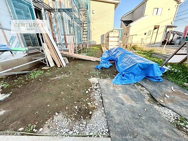 駐車スペースは3台分あります！セカンドカーはもちろん、バイクや自転車なども置き場所に困りません。