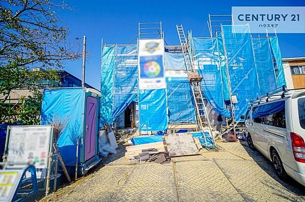 駐車スペースは2台分あります!セカンドカーはもちろん、バイクや自転車なども置き場所に困りません。