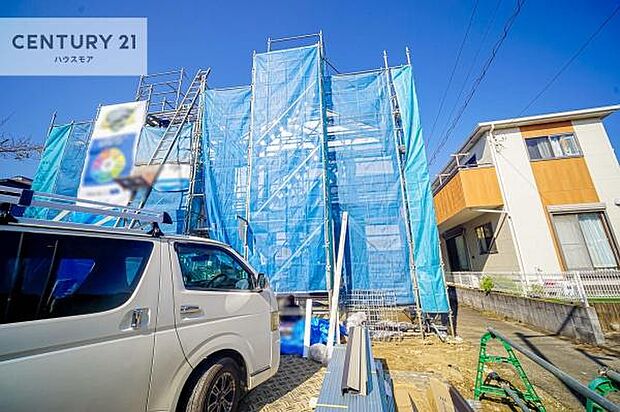 駐車スペースは2台分あります!セカンドカーはもちろん、バイクや自転車なども置き場所に困りません。