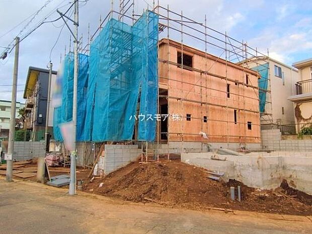 駐車スペースは2台分あります！セカンドカーはもちろん、バイクや自転車なども置き場所に困りません。