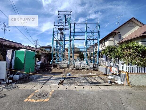 駐車スペースは2台分あります！セカンドカーはもちろん、バイクや自転車なども置き場所に困りません。